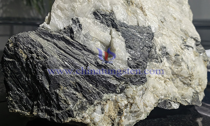 中鎢智造鎢精礦圖片