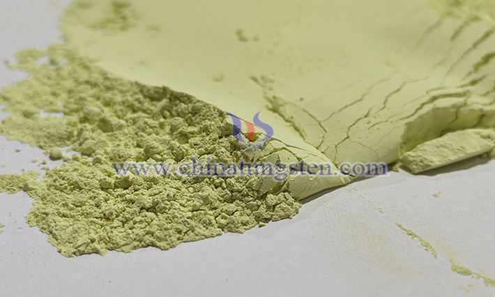 エネルギー効率の高い建築用ガラスのための酸化タングステンナノ粒子