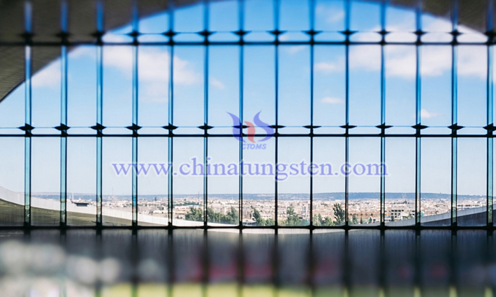 エネルギー効率の高い建築用ガラスのための酸化タングステンナノ粒子