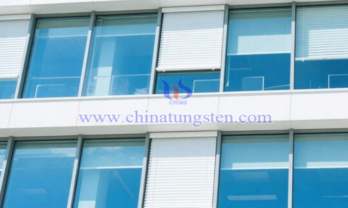 エネルギー効率の高い建築用ガラスのための三酸化タングステン