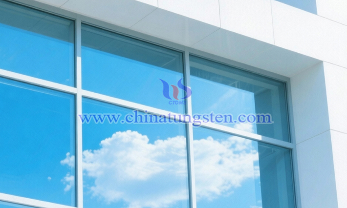 エネルギー効率の高い建築用ガラスのためのWO3ナノ粒子