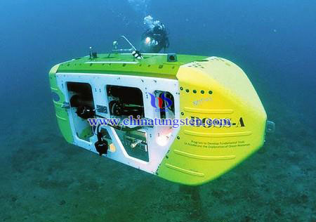 ��C����