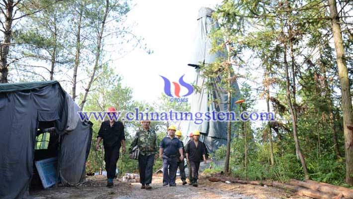 912隊(duì)鉆探院1號(hào)機(jī)機(jī)長(zhǎng)圖片