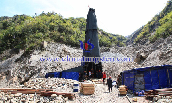 鎢礦鉆探圖片
