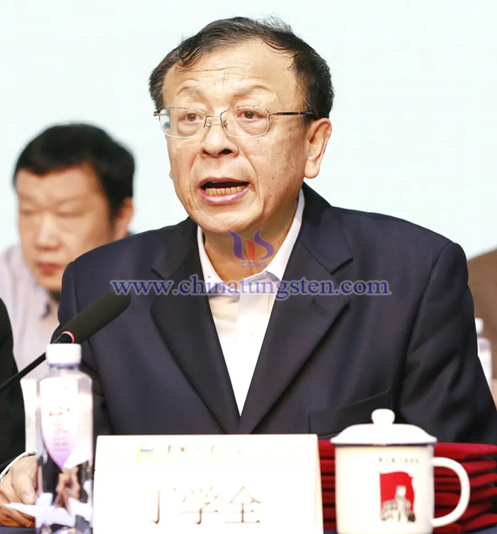 丁學全作理事會工作報告《新起點、新?lián)?、新作為，奮力開創(chuàng)鎢行業(yè)高質(zhì)量發(fā)展新局面》