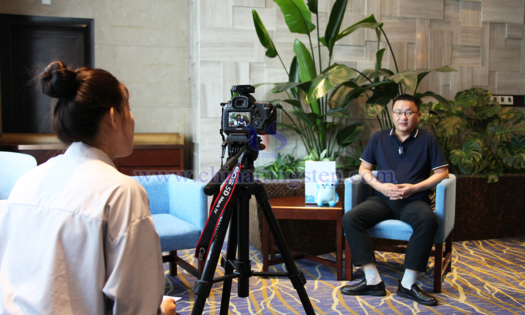 中鎢在線與會(huì)期間采訪工作